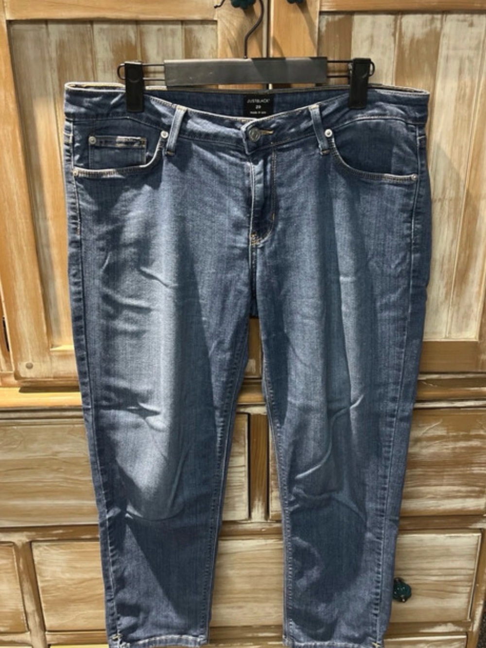 Just Black Women's Cropped Relaxed Jeans in Blue Wash